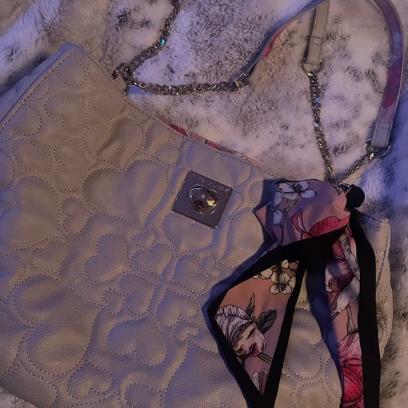 Betsey Johnson chain purse - Picture 4 of 16